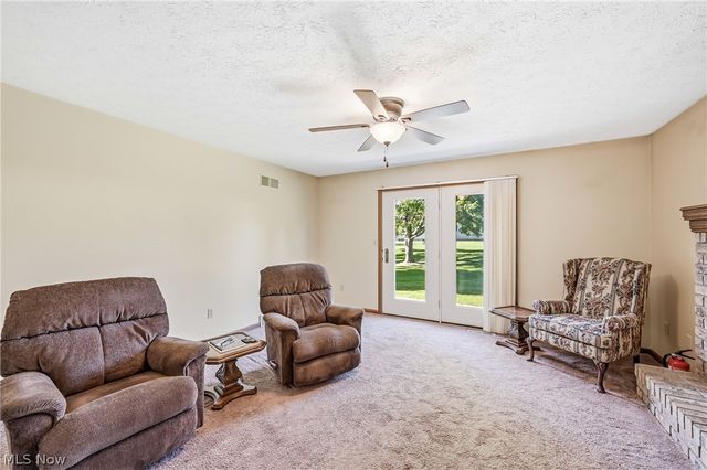 2160 Whispering Meadows, Warren, OH 44484