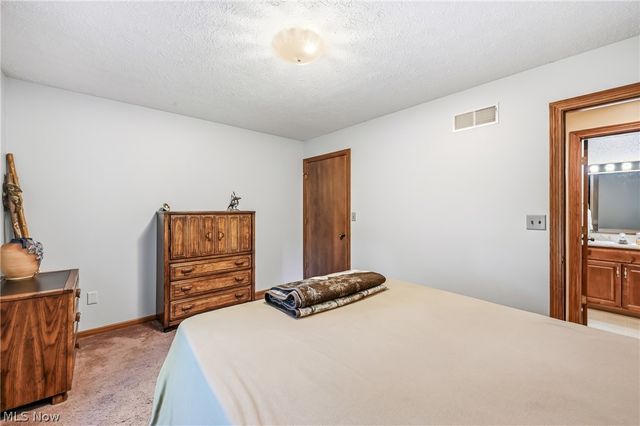 2160 Whispering Meadows, Warren, OH 44484