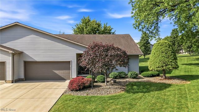 2160 Whispering Meadows, Warren, OH 44484