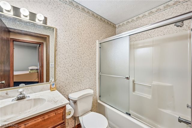 2160 Whispering Meadows, Warren, OH 44484