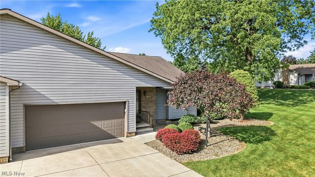 2160 Whispering Meadows, Warren, OH 44484