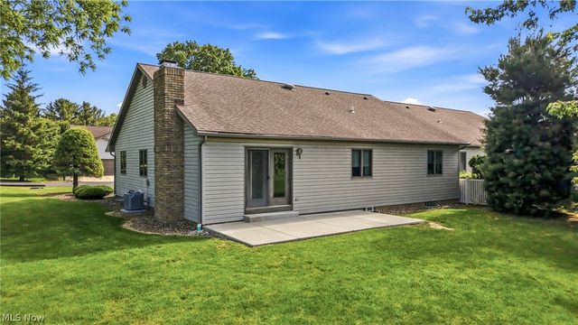 2160 Whispering Meadows, Warren, OH 44484