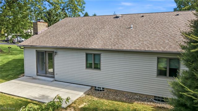 2160 Whispering Meadows, Warren, OH 44484