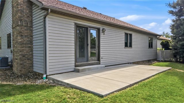 2160 Whispering Meadows, Warren, OH 44484