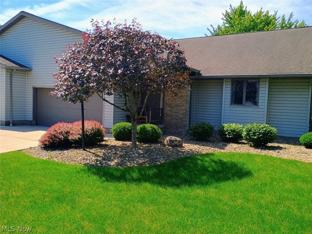 2160 Whispering Meadows, Warren, OH 44484