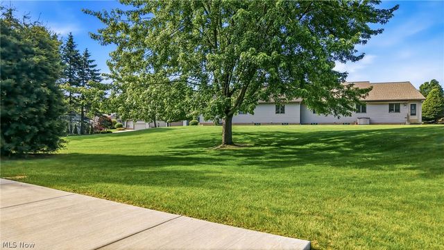 2160 Whispering Meadows, Warren, OH 44484