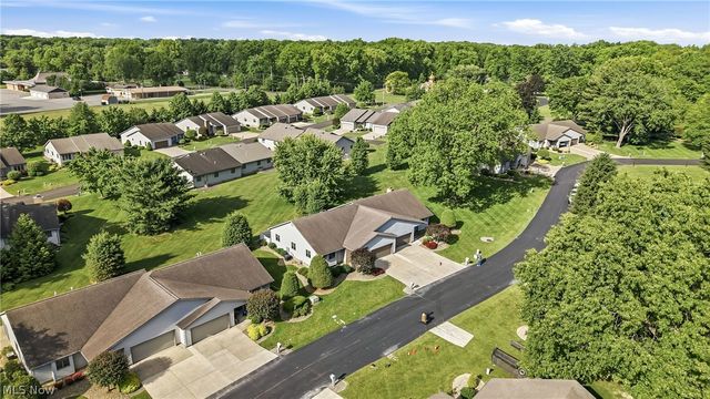 2160 Whispering Meadows, Warren, OH 44484
