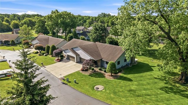 2160 Whispering Meadows, Warren, OH 44484