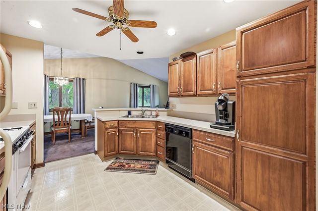 2160 Whispering Meadows, Warren, OH 44484