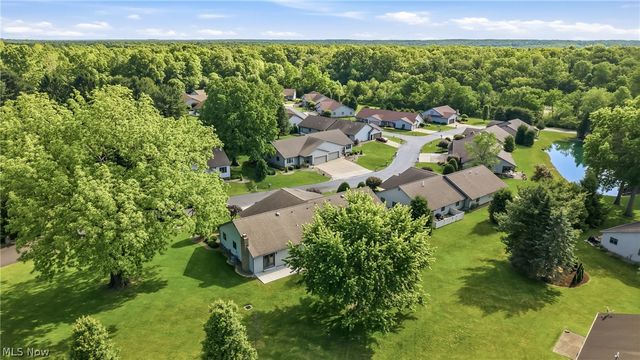 2160 Whispering Meadows, Warren, OH 44484
