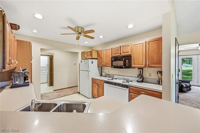 2160 Whispering Meadows, Warren, OH 44484