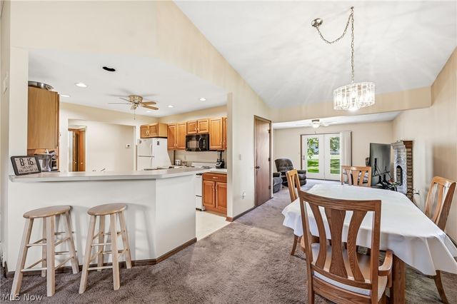 2160 Whispering Meadows, Warren, OH 44484