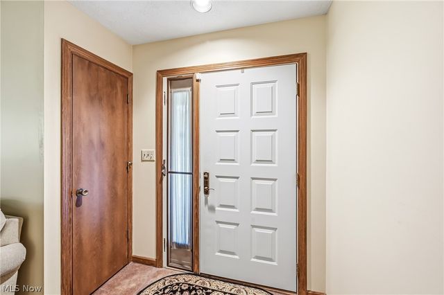2160 Whispering Meadows, Warren, OH 44484