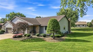 2160 Whispering Meadows, Warren, OH 44484
