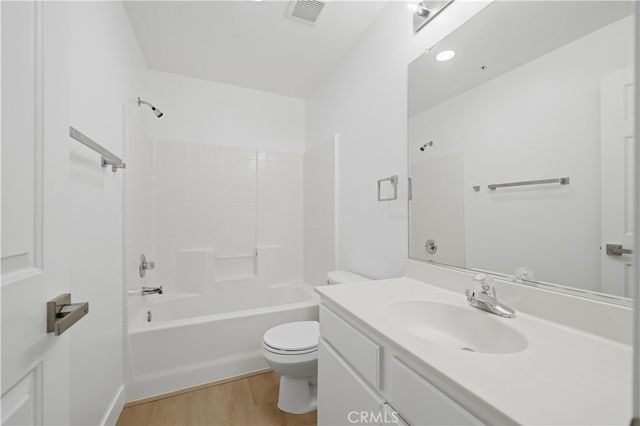 39668 Princeton B, Murrieta, CA 92563