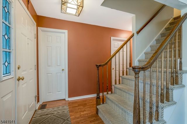 10 Pamlico Path, Branchburg Twp., NJ 08876