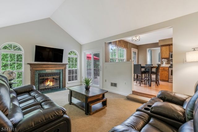 10 Pamlico Path, Branchburg Twp., NJ 08876