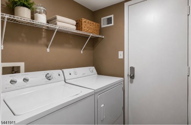 10 Pamlico Path, Branchburg Twp., NJ 08876
