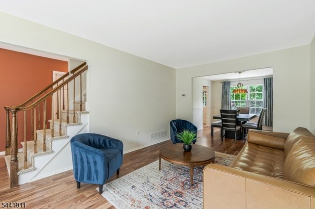 10 Pamlico Path, Branchburg Twp., NJ 08876