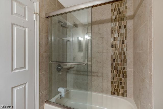 10 Pamlico Path, Branchburg Twp., NJ 08876