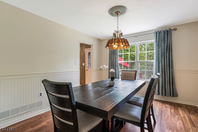 10 Pamlico Path, Branchburg Twp., NJ 08876