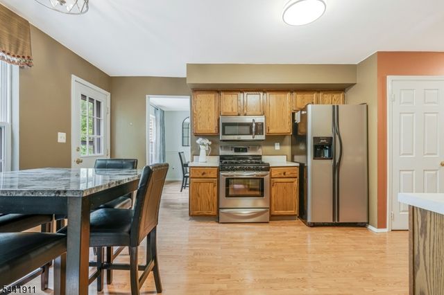 10 Pamlico Path, Branchburg Twp., NJ 08876