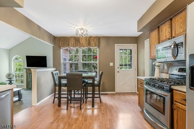10 Pamlico Path, Branchburg Twp., NJ 08876
