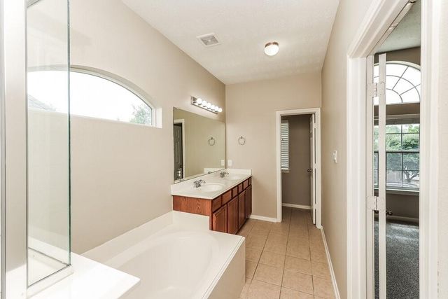 814 Forest Ivy Lane, Houston, TX 77067