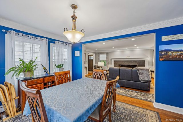 20 Arizona Avenue, Rockville Centre, NY 11570