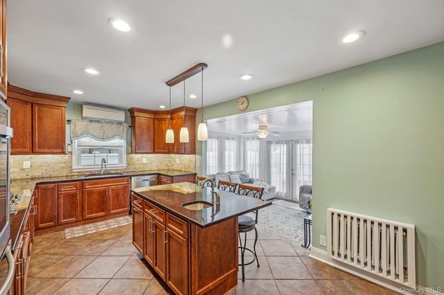 20 Arizona Avenue, Rockville Centre, NY 11570