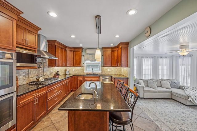 20 Arizona Avenue, Rockville Centre, NY 11570