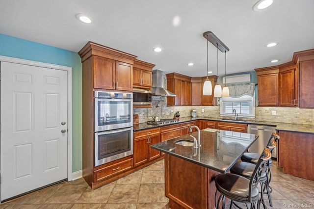 20 Arizona Avenue, Rockville Centre, NY 11570