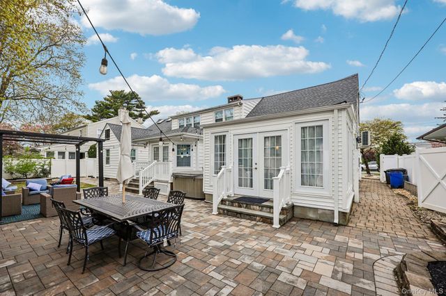 20 Arizona Avenue, Rockville Centre, NY 11570