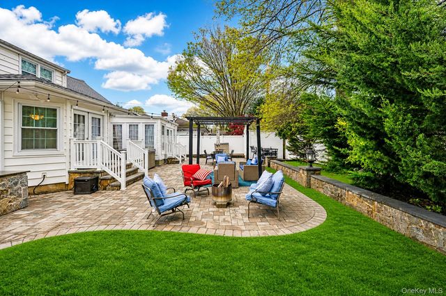 20 Arizona Avenue, Rockville Centre, NY 11570
