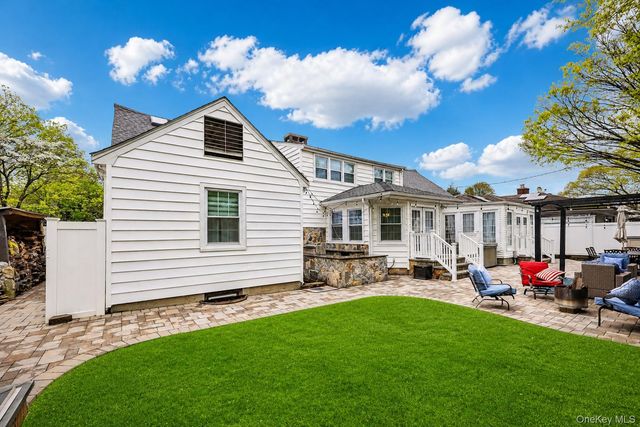 20 Arizona Avenue, Rockville Centre, NY 11570