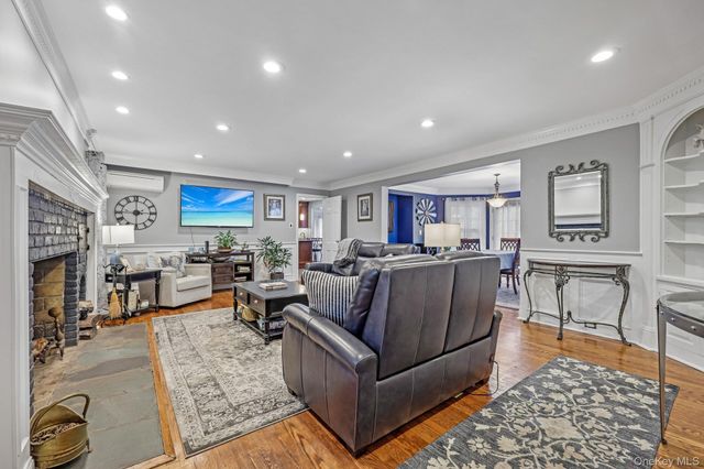 20 Arizona Avenue, Rockville Centre, NY 11570