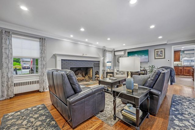 20 Arizona Avenue, Rockville Centre, NY 11570