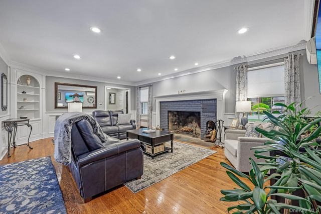 20 Arizona Avenue, Rockville Centre, NY 11570
