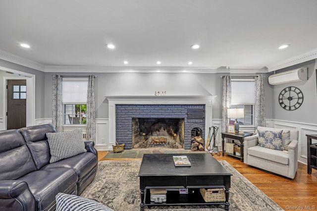 20 Arizona Avenue, Rockville Centre, NY 11570