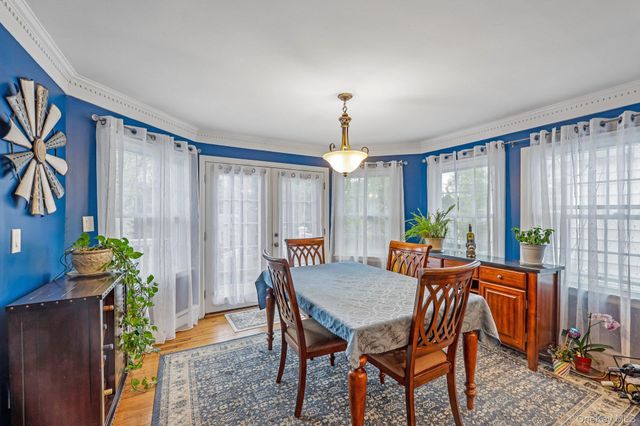 20 Arizona Avenue, Rockville Centre, NY 11570