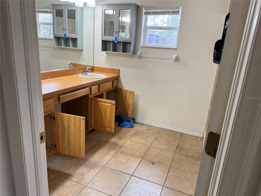 Image 30 of property listing at 12055 ROBINA ROAD, Weeki Wachee, FL 34614