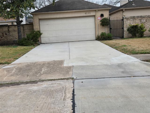 4111 Knoll Glen Drive, Houston, TX 77082