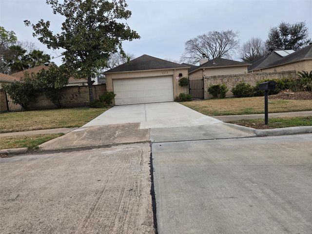 4111 Knoll Glen Drive, Houston, TX 77082