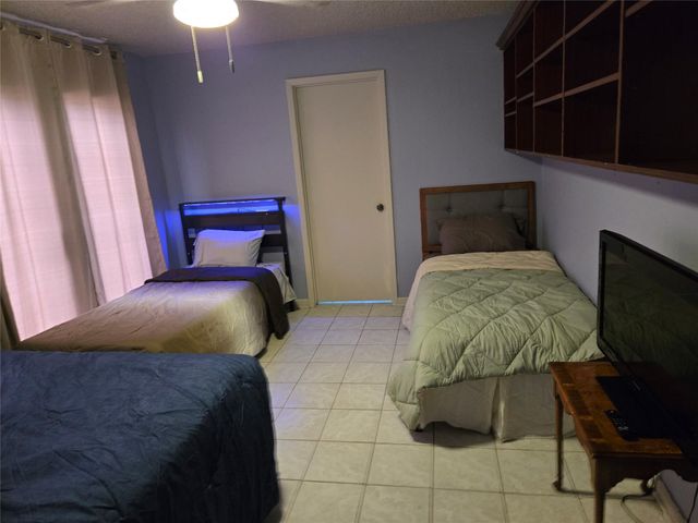 4111 Knoll Glen Drive, Houston, TX 77082