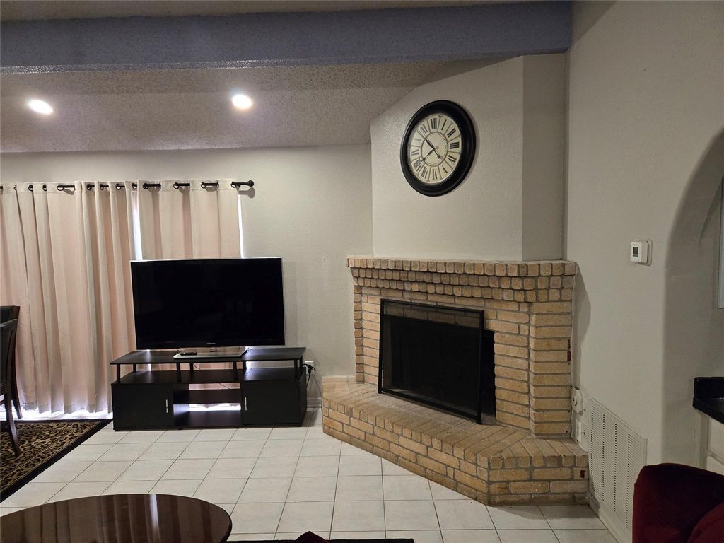 4111 Knoll Glen Drive, Houston, TX 77082