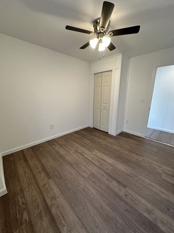 203 Coles Ferry Rd, Gallatin, TN 37066