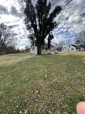 203 Coles Ferry Rd, Gallatin, TN 37066