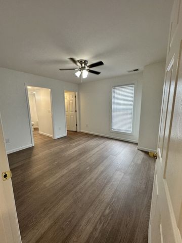 203 Coles Ferry Rd, Gallatin, TN 37066