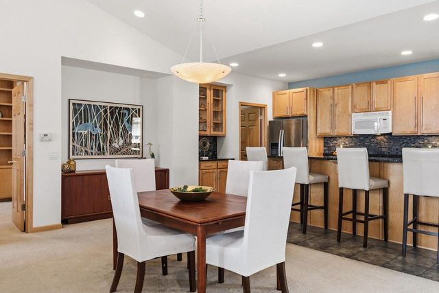 1615 Pond View Court, Middleton, WI 53562