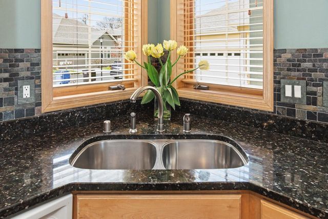 1615 Pond View Court, Middleton, WI 53562